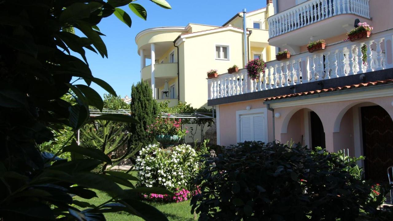 Apartments Ravlic Malinska Eksteriør billede